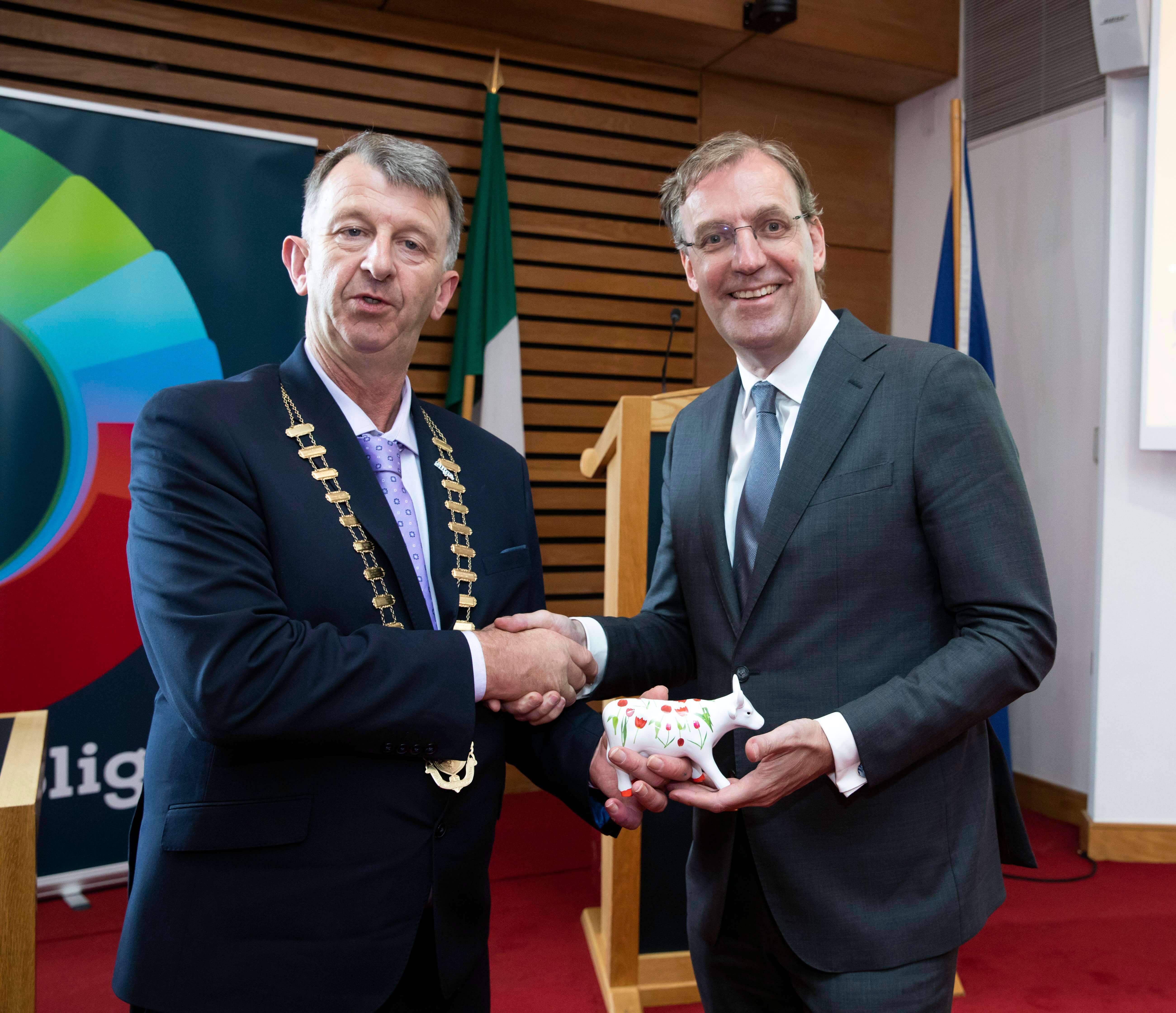 Ambassador Palm presentation to Cathaoirleach  